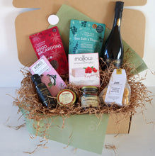 Load image into Gallery viewer, Jolly Holly Xmas Gift Box